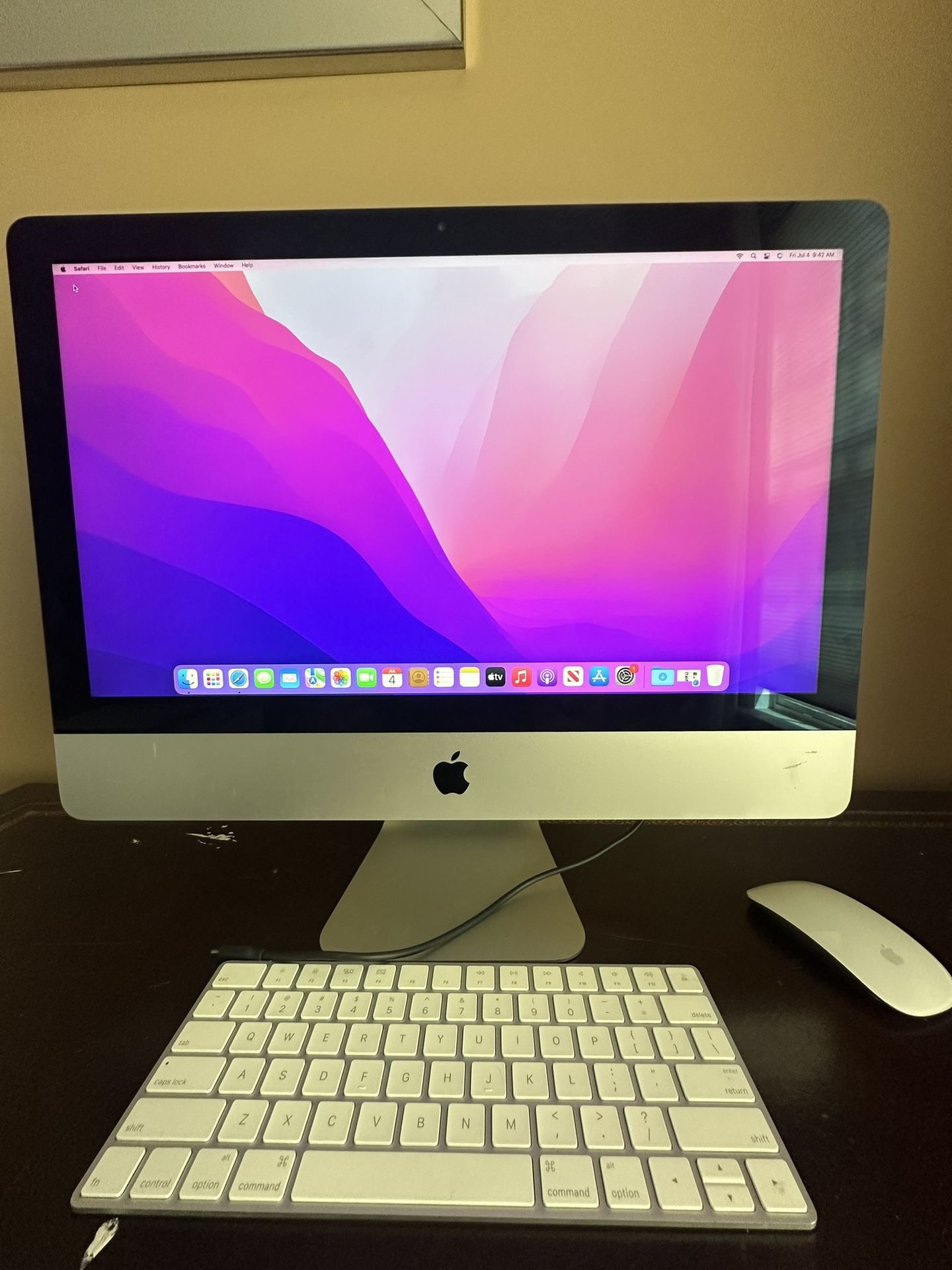 Late 2013 iMac 21.5 Inch 1.6Ghz i5 8GB 1TB (keyboard Included / Not Mouse)