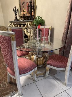 Decorative Table With Chairs