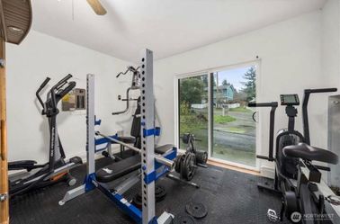 Bench press with built in squat rack
