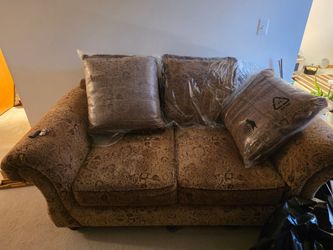 COUCH BRAND NEW $100