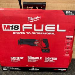 MILWAUKEE 2821-22 M18 FUEL Reciprocating Sawzall Kit w/Two 5.0 Ah Batteries Charger & Hard Case