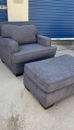 BLUE-GREY OVERSIZED CHAIR AMD OTTOMAN