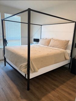 King Size Canopy Bed (Like New)