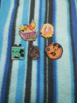 5 Disney Pin Lot 2 Hidden Mickey. (3 Caballeros And Blue Mickey) 1 Mickey Button. 1 Tiki Room Special Series (Pierre) And 1 Monsters Inc Laugh Floor