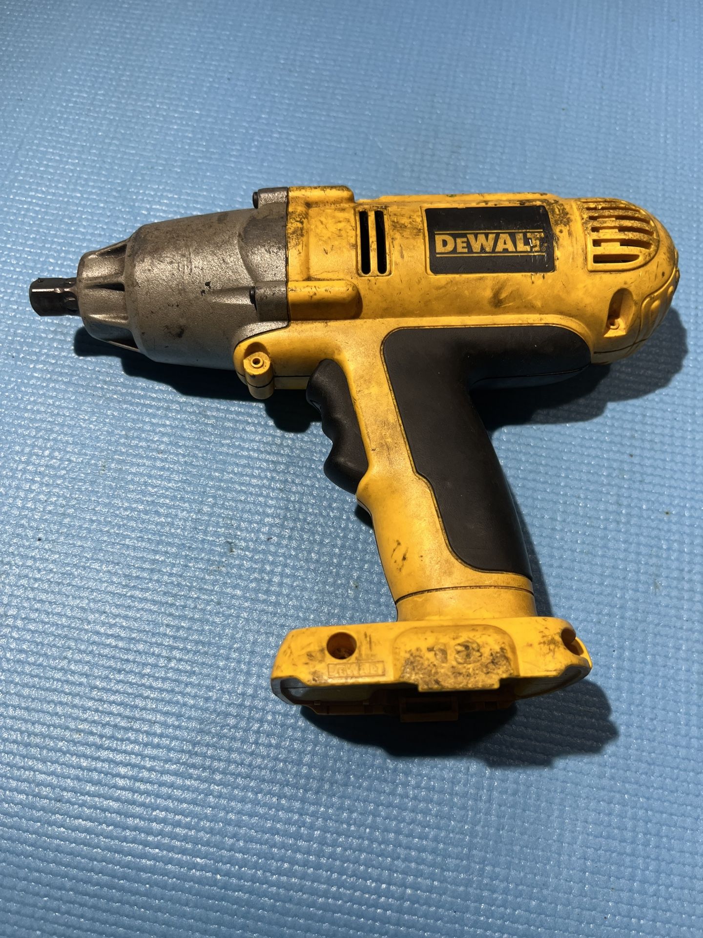 Dewalt 18 Volt Cordless 1/2 Inch Impact Driver Wrench DW059 Tool Only