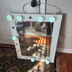 Hollywood Vanity Mirror 14-LED Lights Standard Dual Outlets