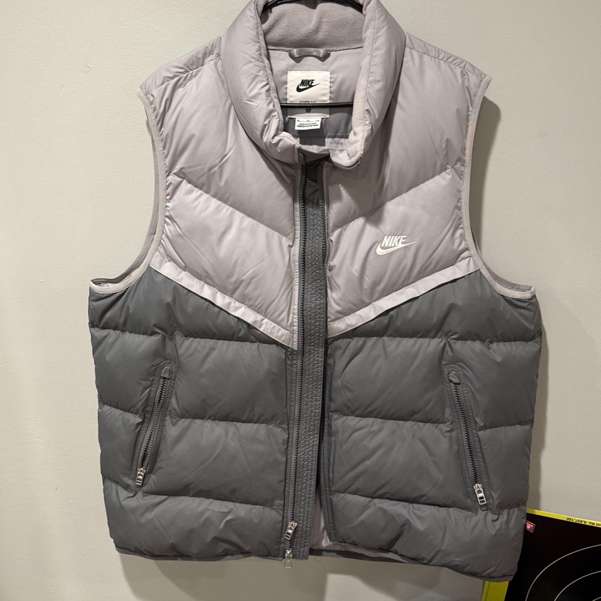 Men nike Vest Brand New