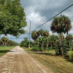 
Your Cherished Vehicles Deserve a True Home Away From Home in Naples