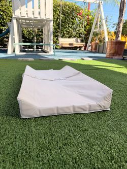 White Wedge Cushion Pad