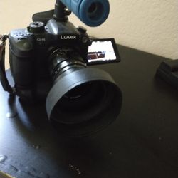 Panasonic Lumix GH4 Body n Grip + Lens
