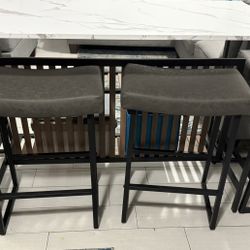 Dining Table With 4 Bar Stools