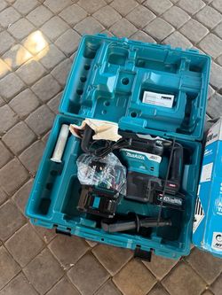 Makita 40V Max XGT Brushless Cordless 1-9/16 in. AVT Rotary Hammer Kit, AFT, AWS Capable (4.0Ah