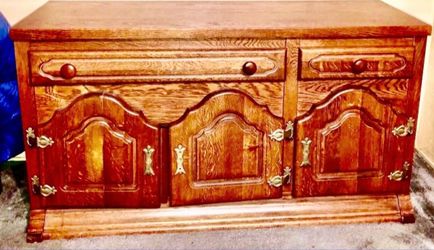 Vintage Credenza Cabinet in Good Condition Real Wood