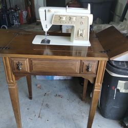 Singer Touch And Sew Sewing Machine 