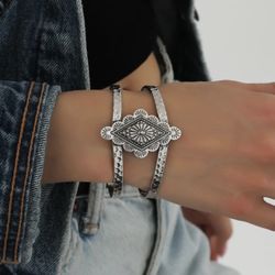 1 Piece Western  Cuff Bangle Bracelet For Women