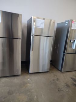 GE Energy Star 17.5 Cu. Ft. Top-freezer Regrigerator