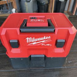 Milwaukee M12 Fuel Vaccum 