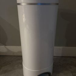 Munchkin® STEP™ Diaper Pail Powered by Arm & Hammer