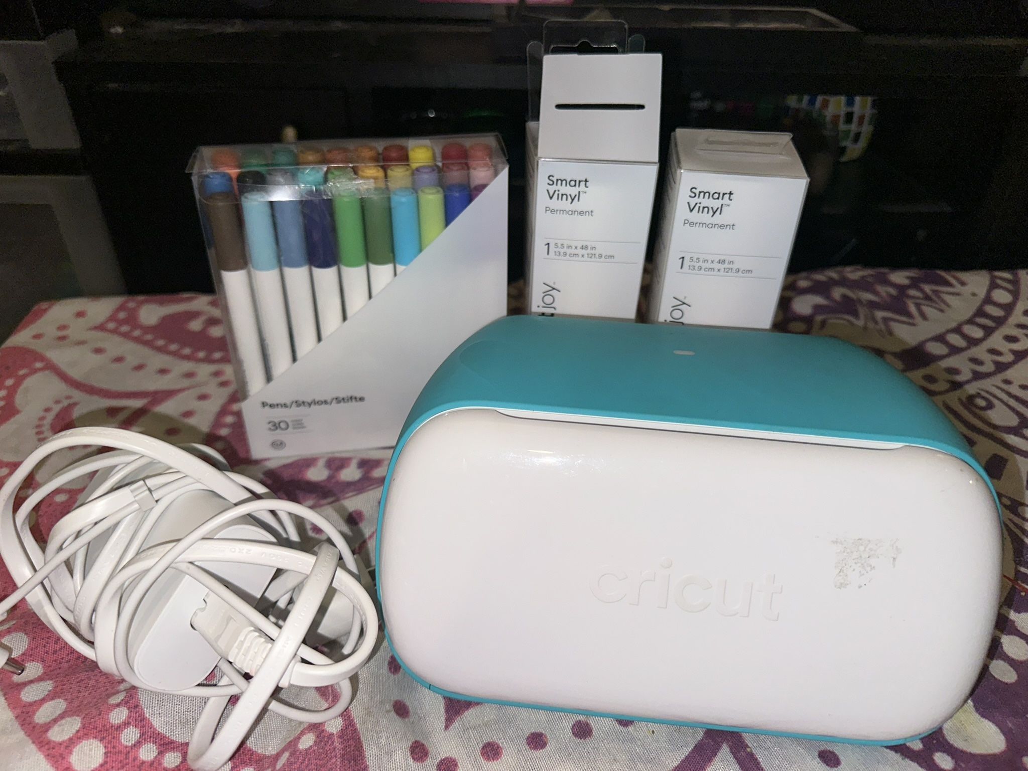 Cricut Joy w/ Extras