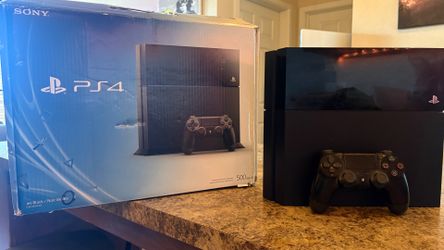 PS4 ORIGINAL 2013 MODEL - Lightly used