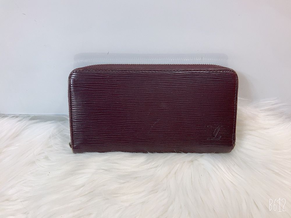 100% Authentic Louis Vuitton Zippy Wallet with Dust Bag.