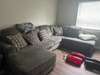 Ashley O’Phannon 2 piece sectional with chaise