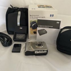 Hp Photosmart R707 Camera With Quick Recharge Kit