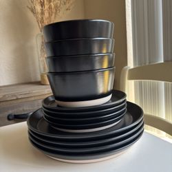 Modern Black Stoneware Dinnerware Set – 16 Pieces
