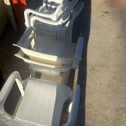 6 Plastic Chairs 