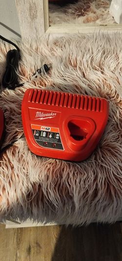C harger Milwaukee M12