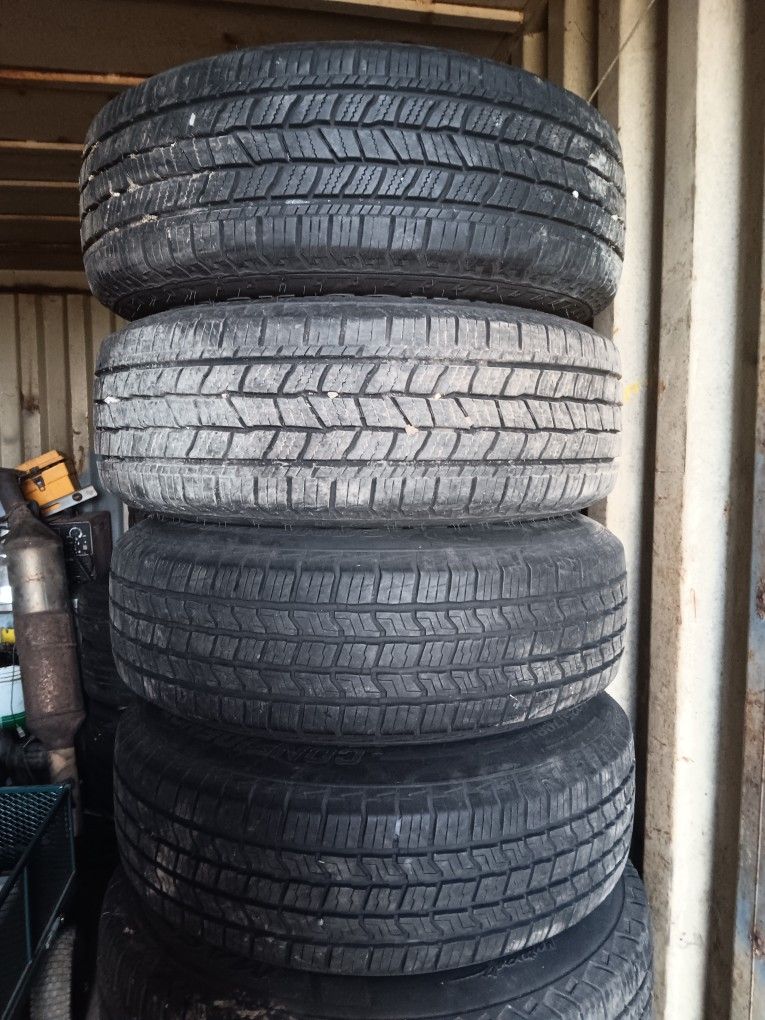 225 70 16 On 5×114.3 Or 5 41/2 Bolt Came Off Ford Explorer Tires All Like New Tread Rims Need Cleaned Up A Bit But Ready To Bolt On .