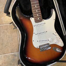 Fender Stratocaster American Y2K 2000’s  + TSA certified Traveling Case!