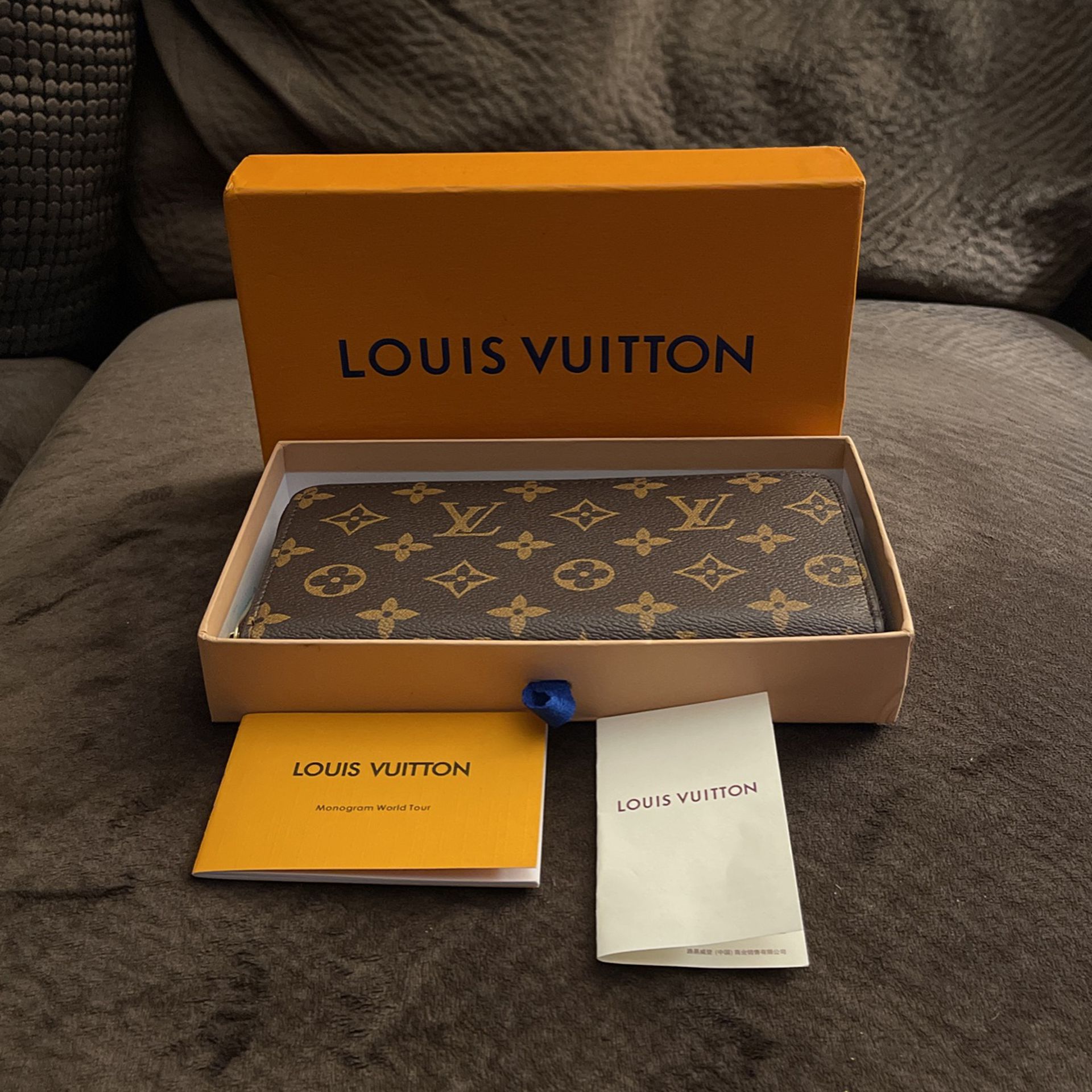 Louis Vuitton Monogram Zipper Wallet for Sale in Wakefield, RI - OfferUp
