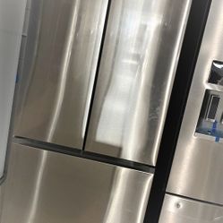 33 inch Refrigerator Samsung 