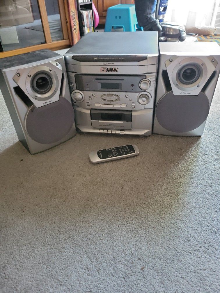 Emerson 6 Disc CD Changer Stereo System