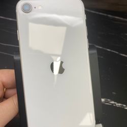 iPhone SE 2020 64gb Tracfone ID: 36118