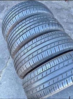 235/55/20 Michelin 📍📍 Vendo un set de llantas con 80% de vida las 4 📍🌟