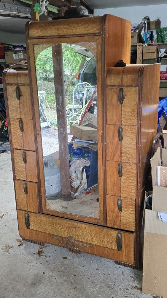 Art DECO waterfall Ladies Wardrobe
