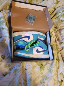 Nike kids shoes size 5Y