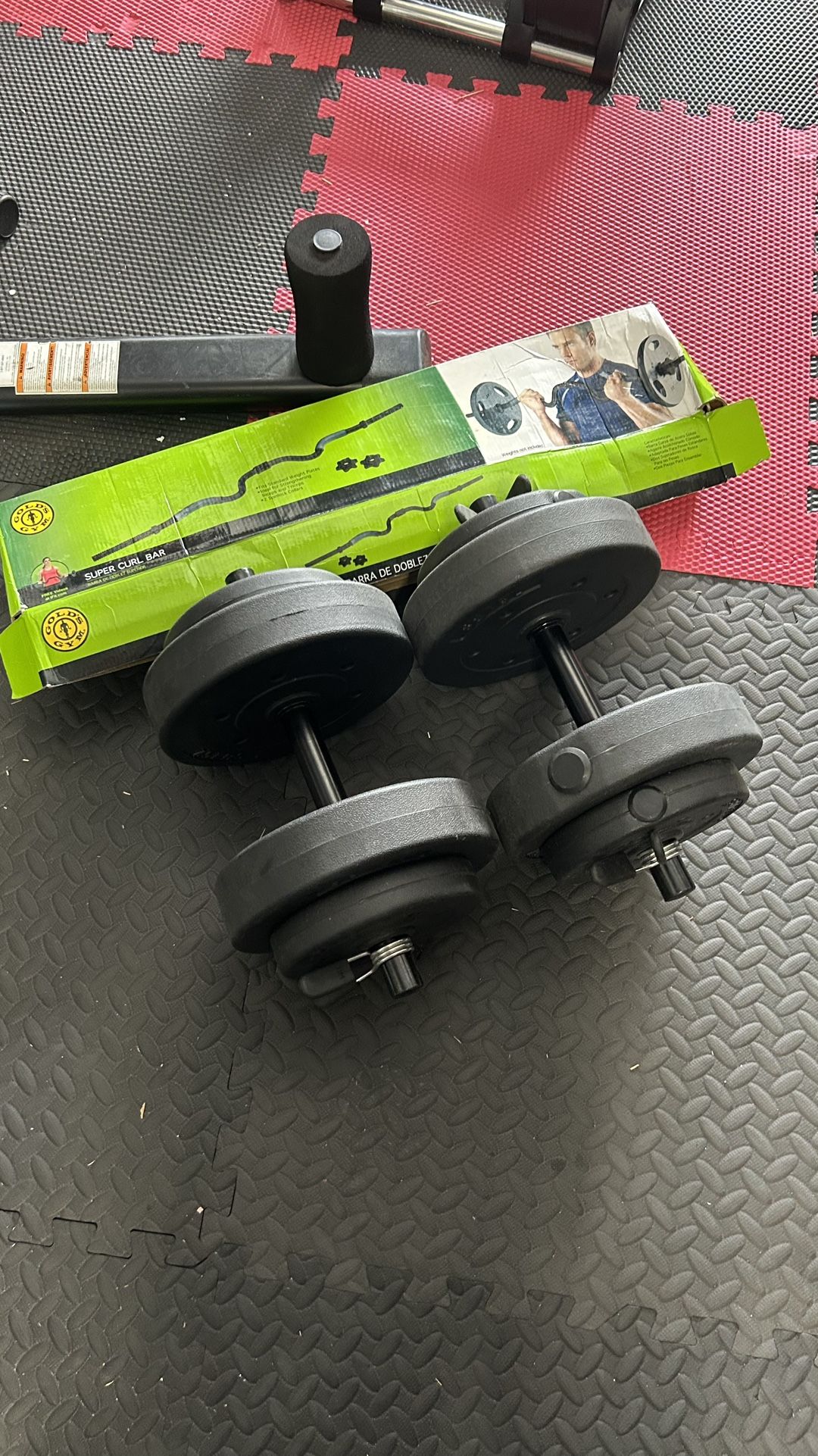 New pair of 20lb adjustable dumbbells. New in box 📦 40lb in total and curl bar 