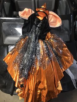 Wish costume size 3 T to 5 T