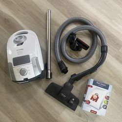 Miele Compact C1 Pure Suction Powerline Vacuum With 7 Bags