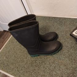 Rain Boots Size 7 Hardly Worn 