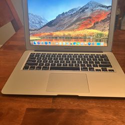 MacBook Air 13.3 Inch (2017) 
