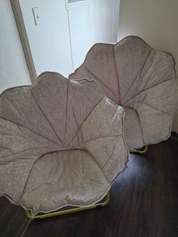 2 medium pink foldable chairs