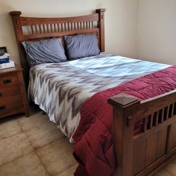 Queen Bedroom Set, 1)Queen Bed, Head/Foot Board and Sides. 1) Night Stand 1) Dresser Chest with 8 drawers