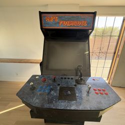 Old Arcade Game - FREE for Parts Or Refurbishment 