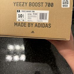 Yeezy Boost 700 Analog 