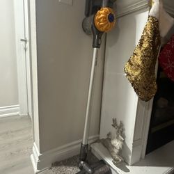 Vacuum Dyson V6