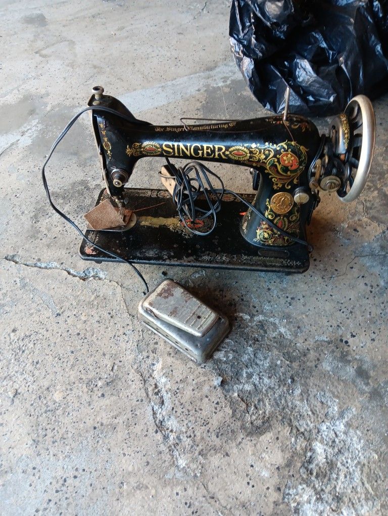 Singer Sewing Machine Vintage